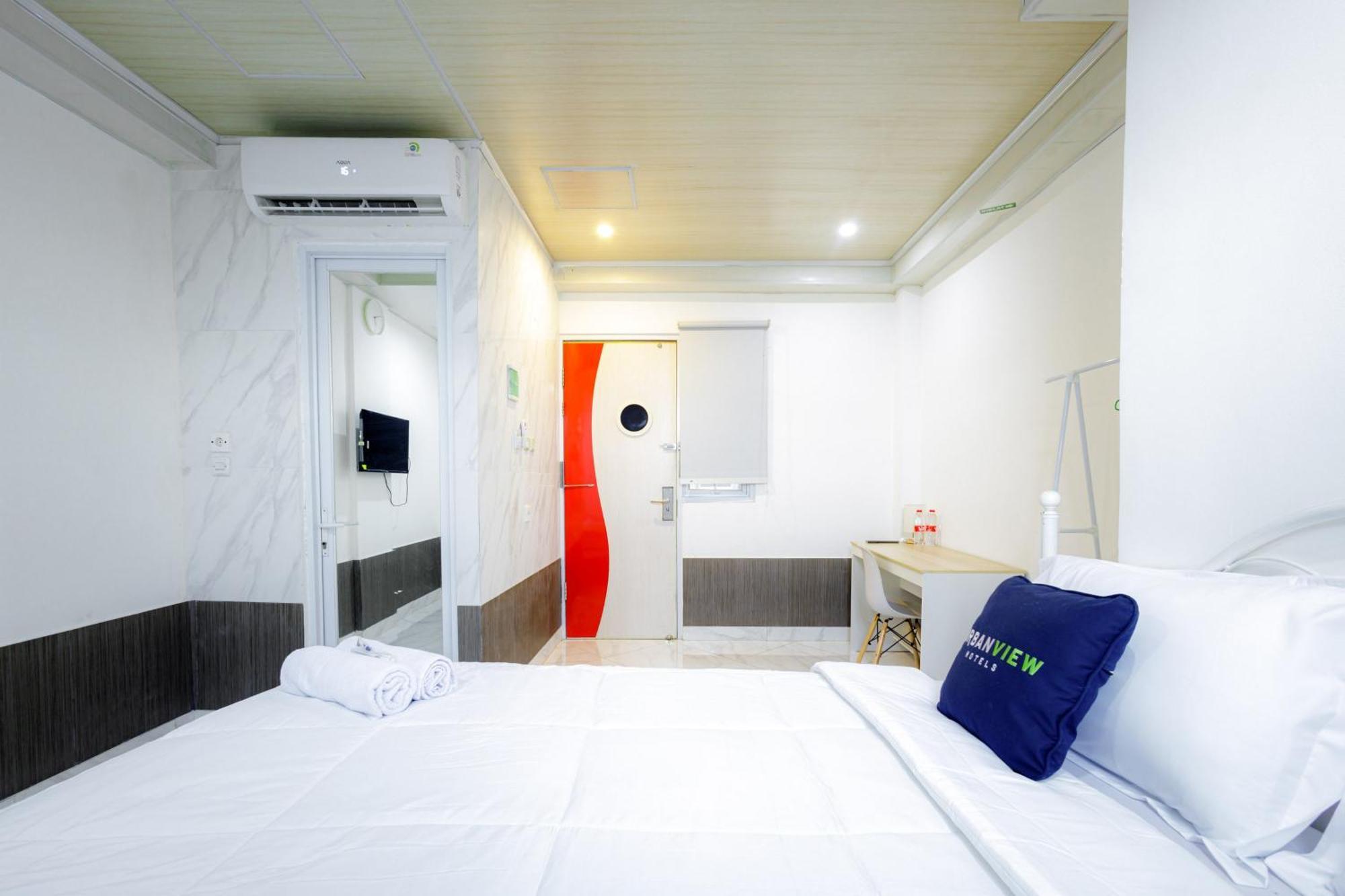 Urbanview Hotel Kota Tua Jakarta Exterior photo