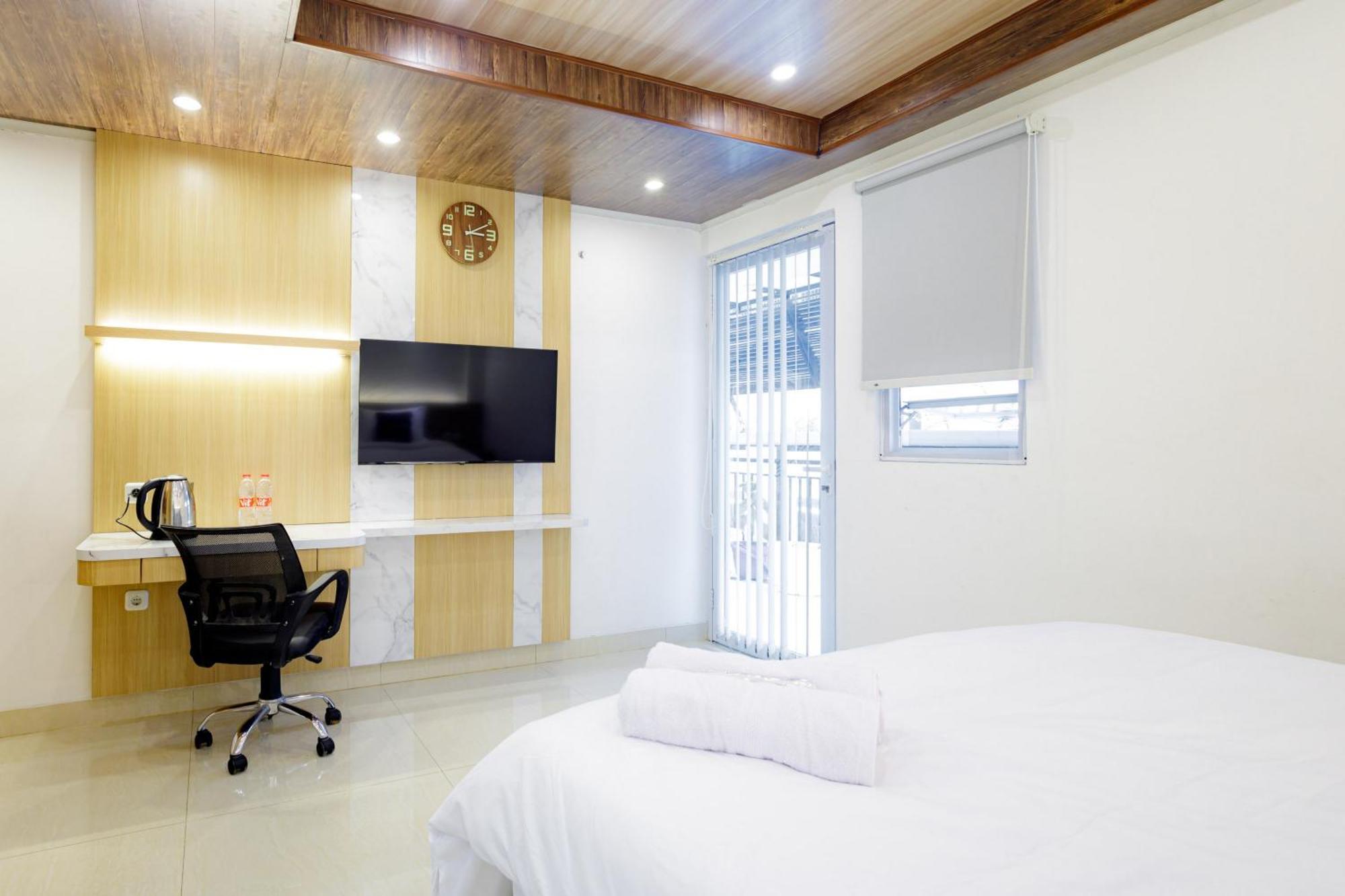 Urbanview Hotel Kota Tua Jakarta Exterior photo